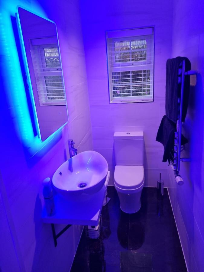 Swindon 6 Deluxe Doubles 2 With En Suite In Large House - No Pets ภายนอก รูปภาพ