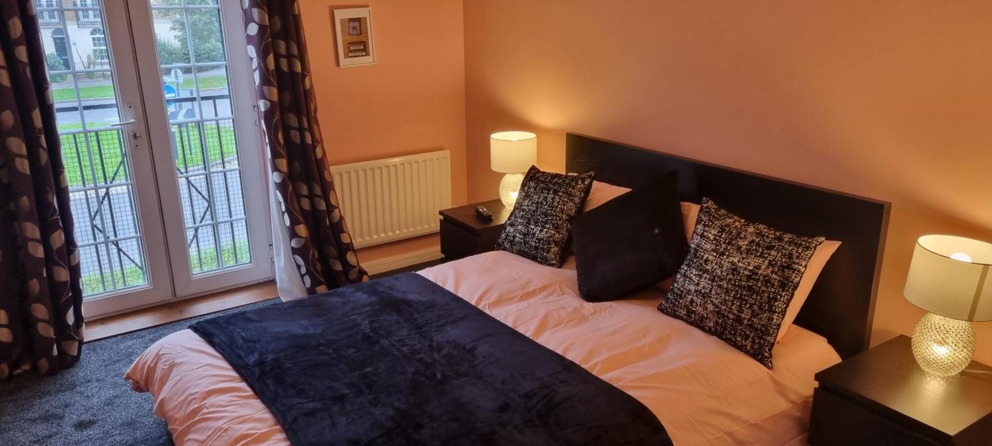 Swindon 6 Deluxe Doubles 2 With En Suite In Large House - No Pets ภายนอก รูปภาพ