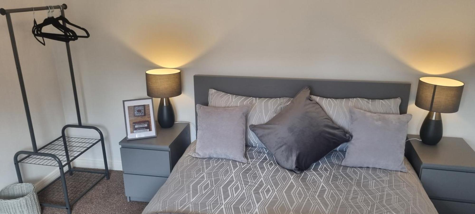 Swindon 6 Deluxe Doubles 2 With En Suite In Large House - No Pets ภายนอก รูปภาพ