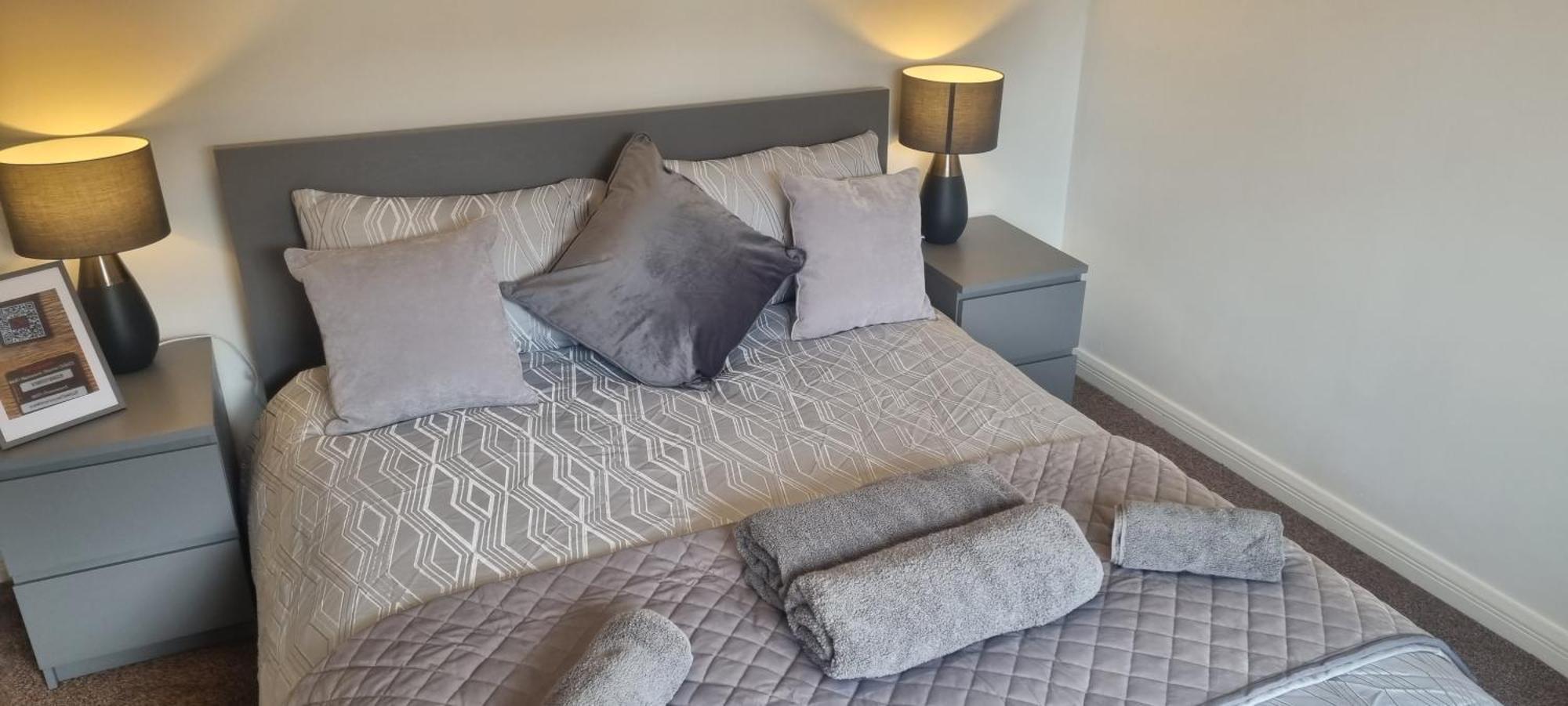 Swindon 6 Deluxe Doubles 2 With En Suite In Large House - No Pets ภายนอก รูปภาพ